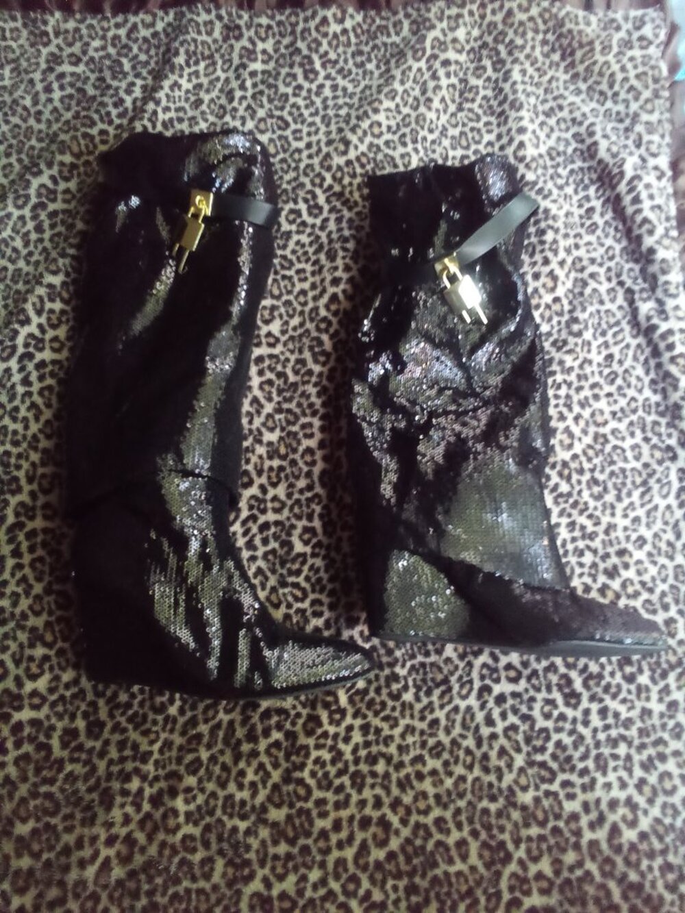 Classy sequinn boots